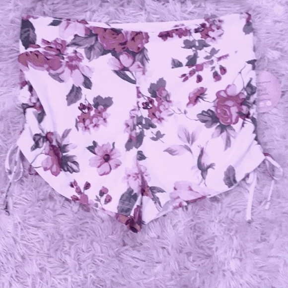 Flower short set - Picture 1 of 3